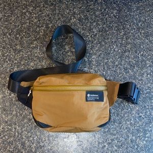 Clean Lines Belt Bag ***rare color